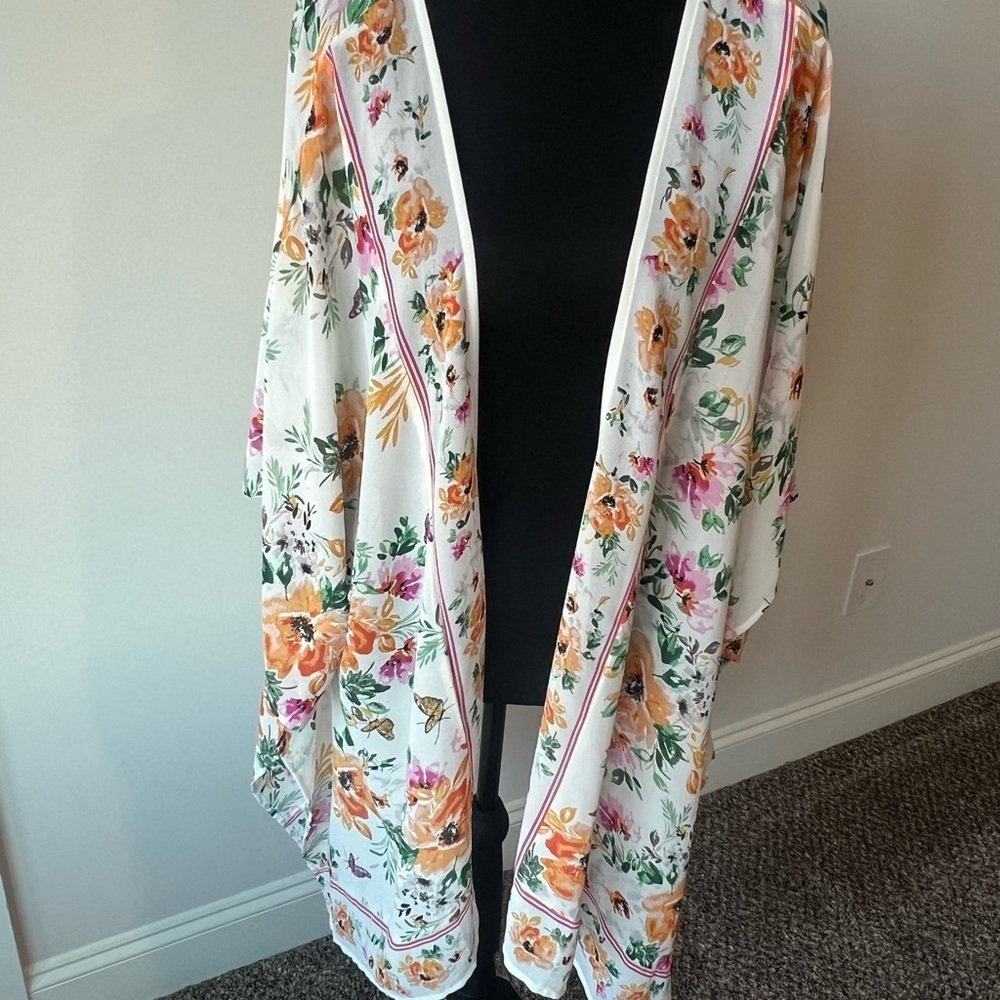 Torrid White Pink Yellow Lightweight Floral Dolman Sleeve Wrap Kimono 3/4